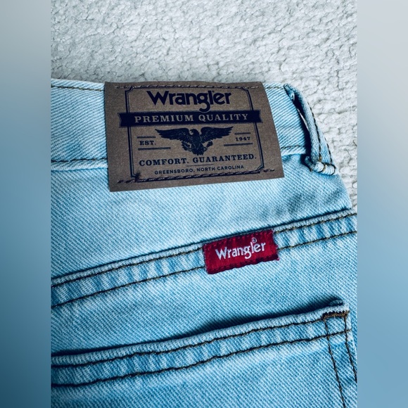 Wrangler adjustable waist Loose Fit Jean, light wash blue Sizes 14 Regular - Picture 10 of 12